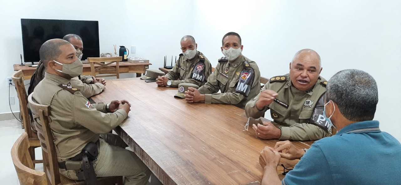 Camacã: Prefeito Paulo do Gás cumpre agenda de visitas  no Batalhão da Polícia Militar e CIMA